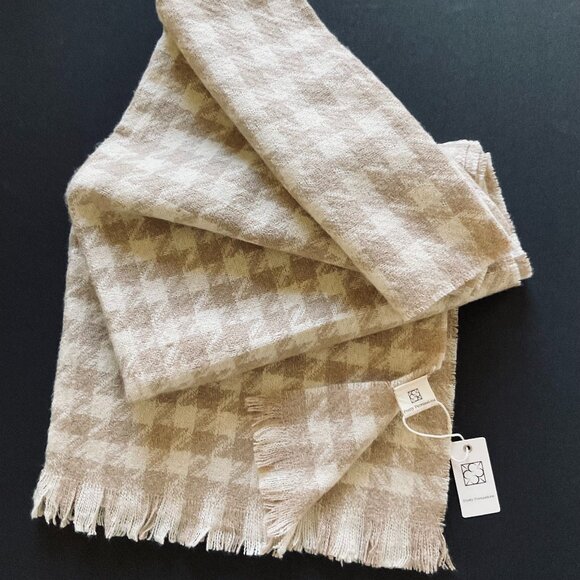 PRETTY PERSUASIONS Scarf Wrap with 1 1/2" Fringe NWT - Picture 1 of 5